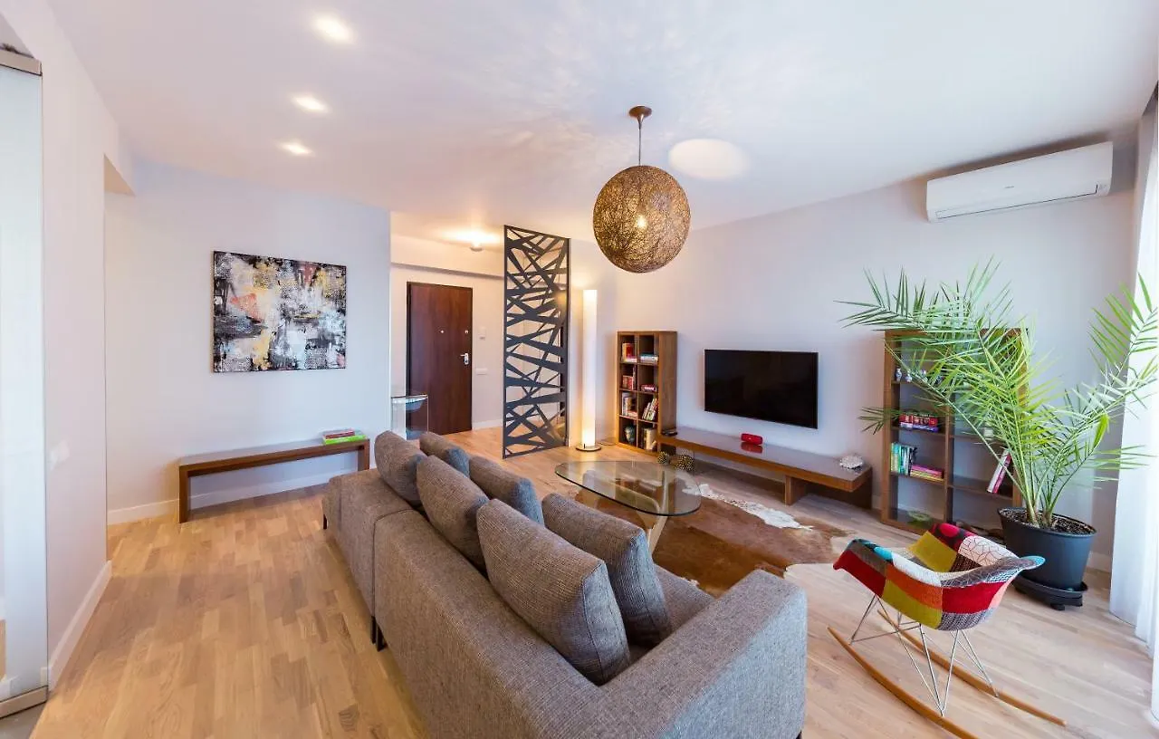 The Shades Of Grey-Tranquil 4Th-Floor Apartment Baneasa Area Bucharest
