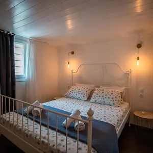 Athina's Little , Salonic Grecia