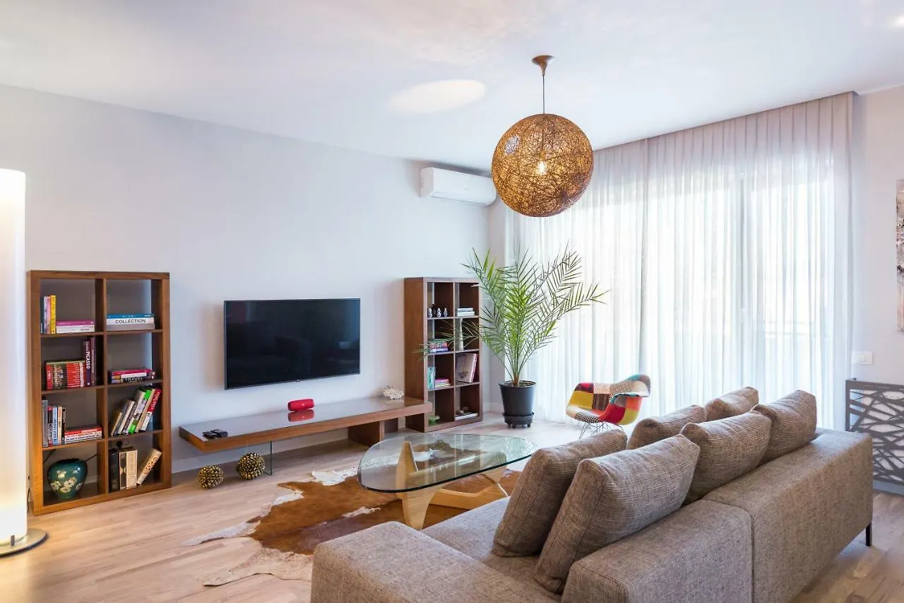 The Shades Of Grey-Tranquil 4Th-Floor Apartment Baneasa Area Bucharest Romania