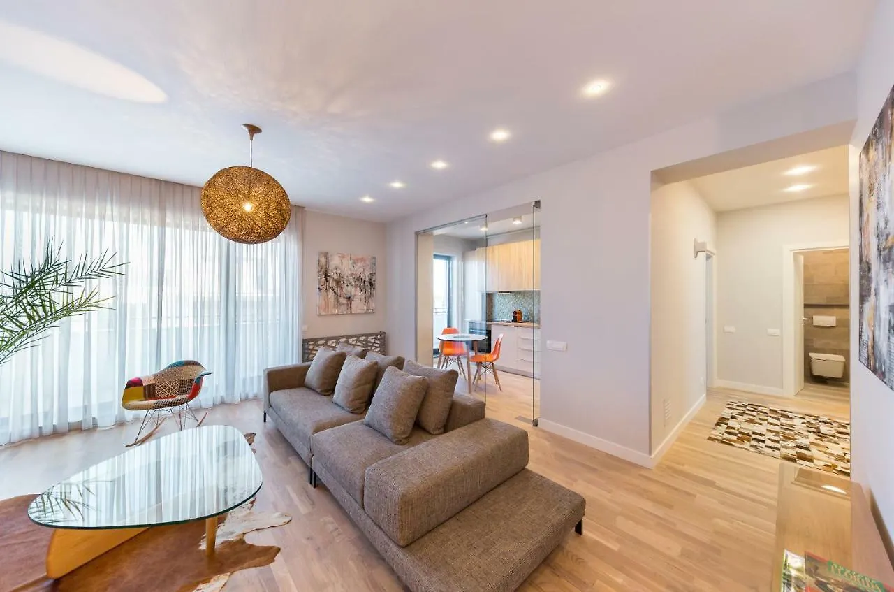 The Shades Of Grey-Tranquil 4Th-Floor Apartment Baneasa Area Bukareszt 0*,